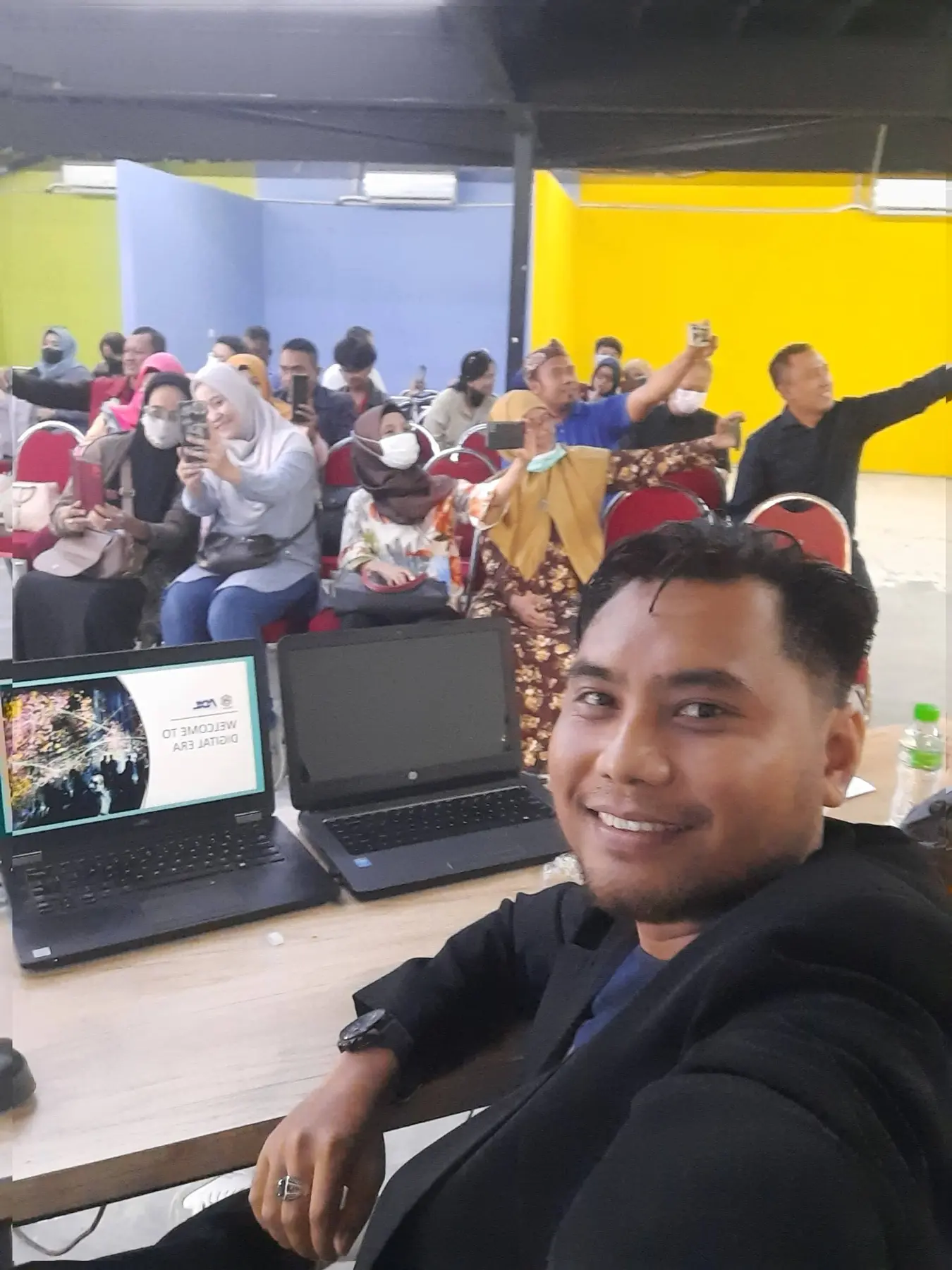 Mas Ojay bersama peserta workshop digital marketing